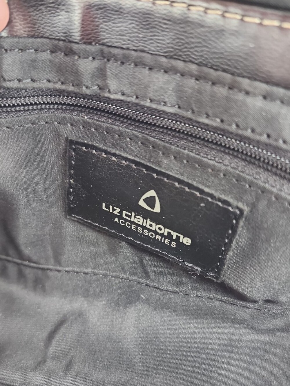 Liz Claiborne Black Leather Shoulder Bag with Contrast Stitching - Picture 7 of 13